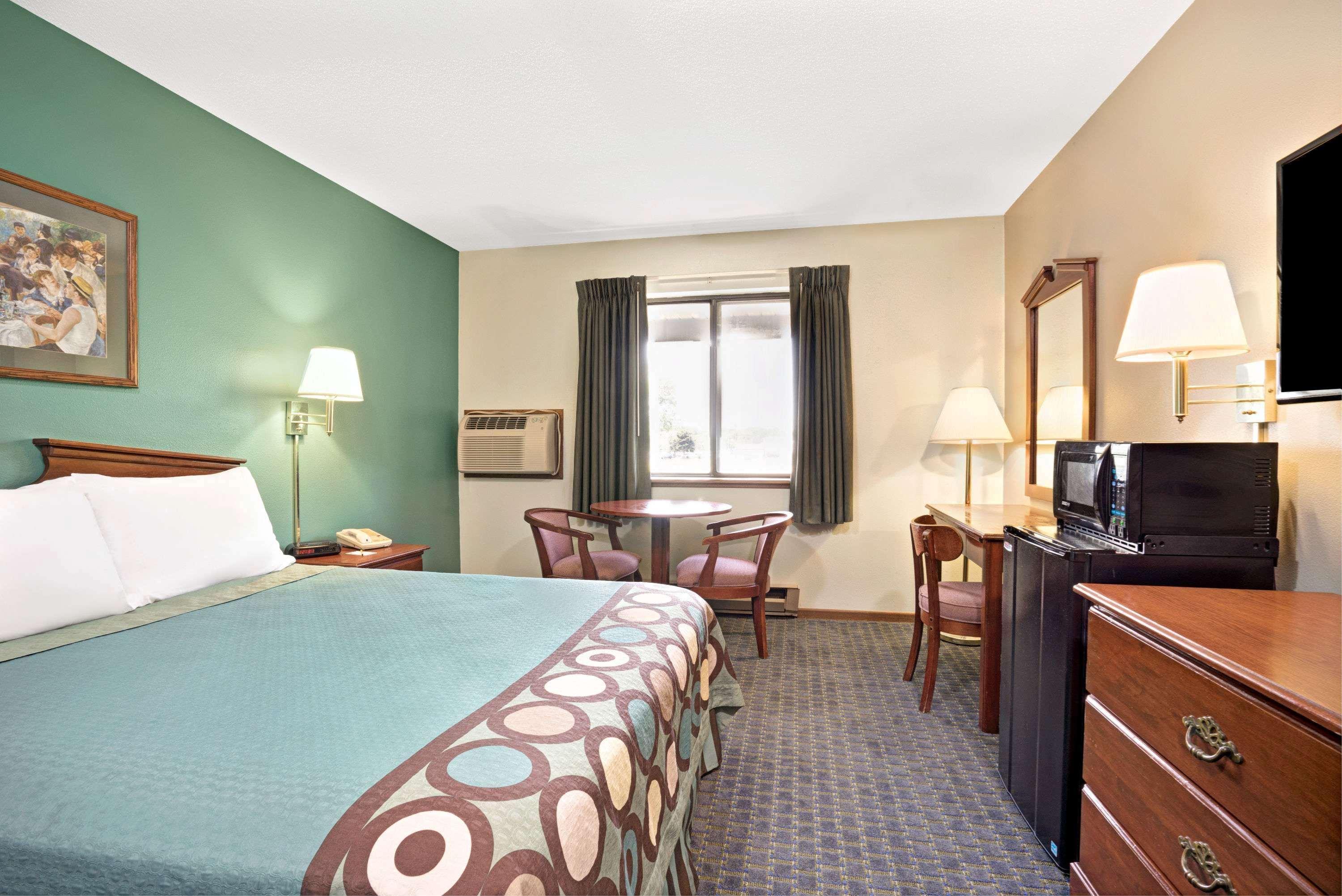 Super 8 By Wyndham Hudson Hotel Ngoại thất bức ảnh