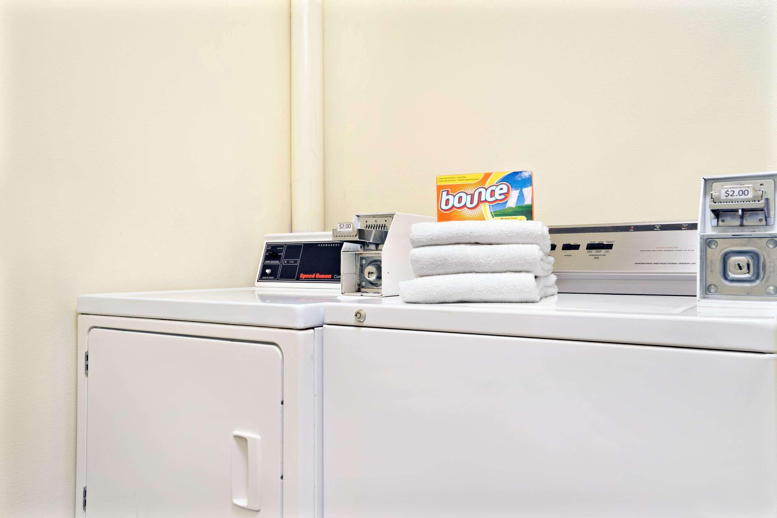 Super 8 By Wyndham Hudson Hotel Ngoại thất bức ảnh